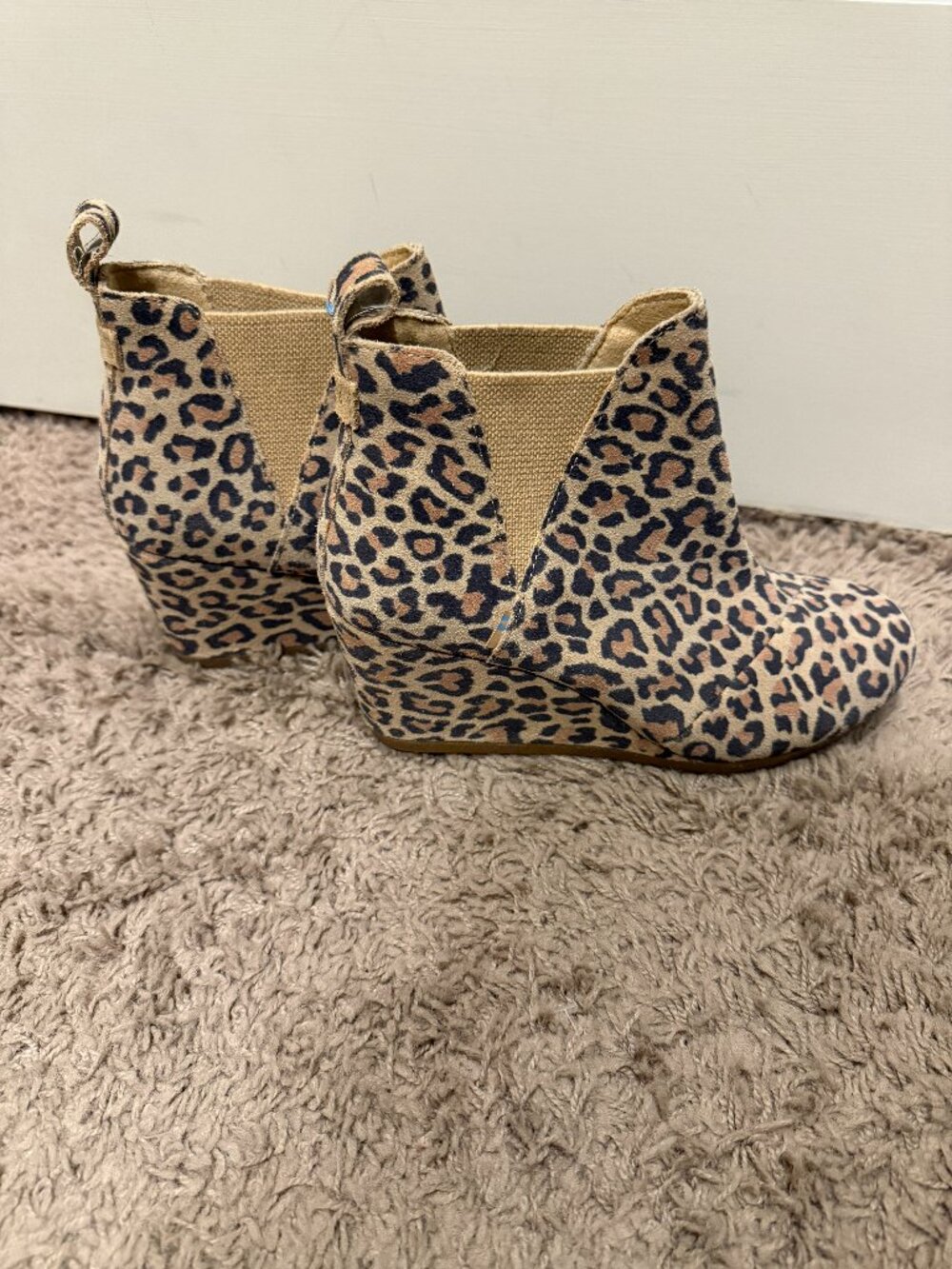 TOMS WOMEN'S KELSEY BOOTIES LEOPARD PRINT